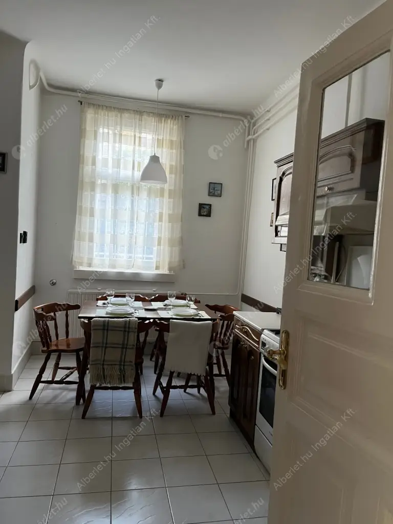 Kiadó albérlet 500000 Ft/hó áron: Budapest, II. kerület  Szépvölgyi út. Mérete: 130 nm, 4 szobás | Alberlet.hu - 6597742