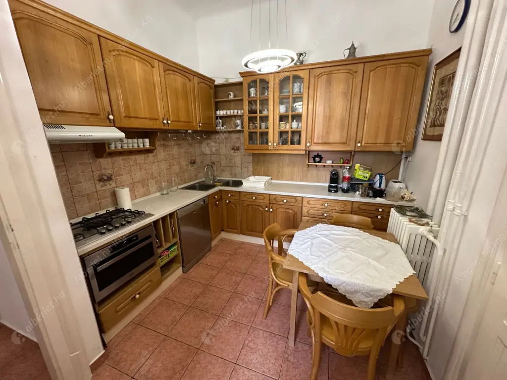 Kiadó albérlet 430000 Ft/hó áron: Budapest, II. kerület  Szilágyi Erzsébet fasor. Mérete: 110 nm, 2 szobás | Alberlet.hu - 6583736