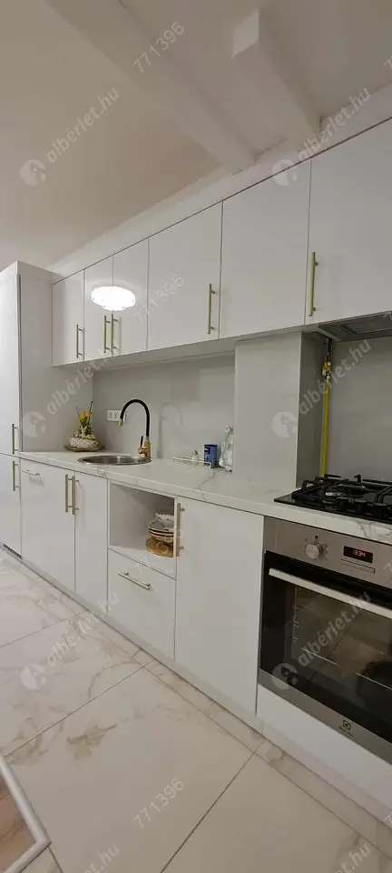 Kiadó albérlet 250000 Ft/hó áron: Budapest, II. kerület  Szilágyi Erzsébet fasor. Mérete: 35 nm, 2 szobás | Alberlet.hu - 6590022