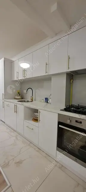 Kiadó albérlet 250000 Ft/hó áron: Budapest, II. kerület  Szilágyi Erzsébet fasor. Mérete: 36 nm, 1 szobás | Alberlet.hu - 6622362