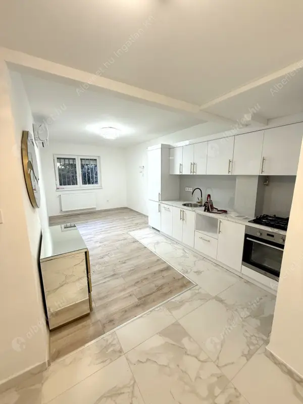 Kiadó albérlet 250000 Ft/hó áron: Budapest, II. kerület  Szilágyi Erzsébet fasor. Mérete: 36 nm, 1 szobás | Alberlet.hu - 6622368