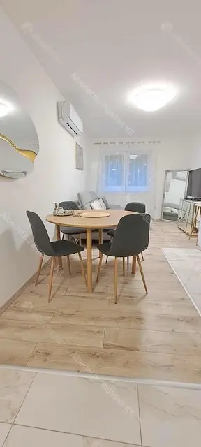 Kiadó albérlet 225000 Ft/hó áron: Budapest, II. kerület  Szilágyi Erzsébet fasor. Mérete: 36 nm, 1 szobás | Alberlet.hu - 6648736