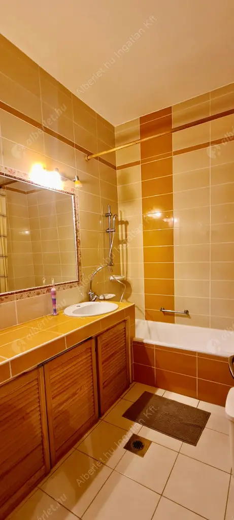 Kiadó albérlet 280000 Ft/hó áron: Budapest, II. kerület  Szilágyi Erzsébet fasor. Mérete: 63 nm, 2 szobás | Alberlet.hu - 6606517