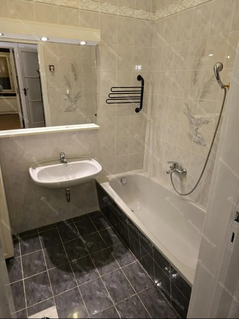 Kiadó albérlet 440000 Ft/hó áron: Budapest, II. kerület  Szilágyi Erzsébet fasor. Mérete: 93 nm, 4 szobás | Alberlet.hu - 6670966