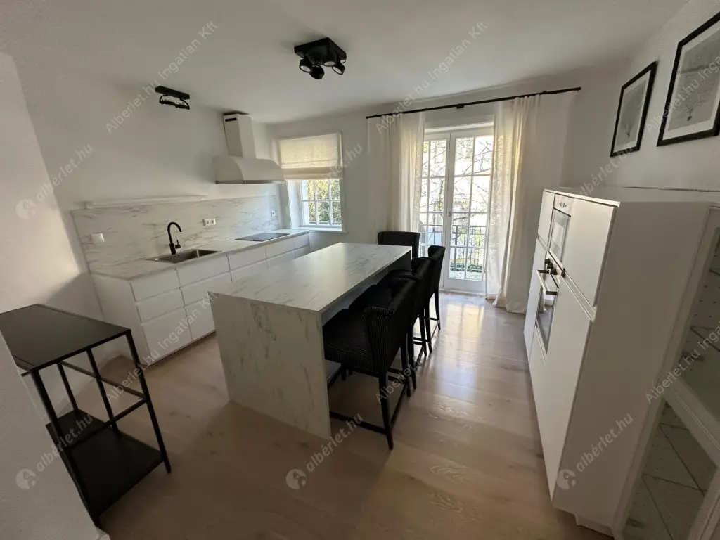 Kiadó albérlet 1154000 Ft/hó áron: Budapest, II. kerület  Tárnok utca. Mérete: 260 nm, 4 szobás | Alberlet.hu - 6578759