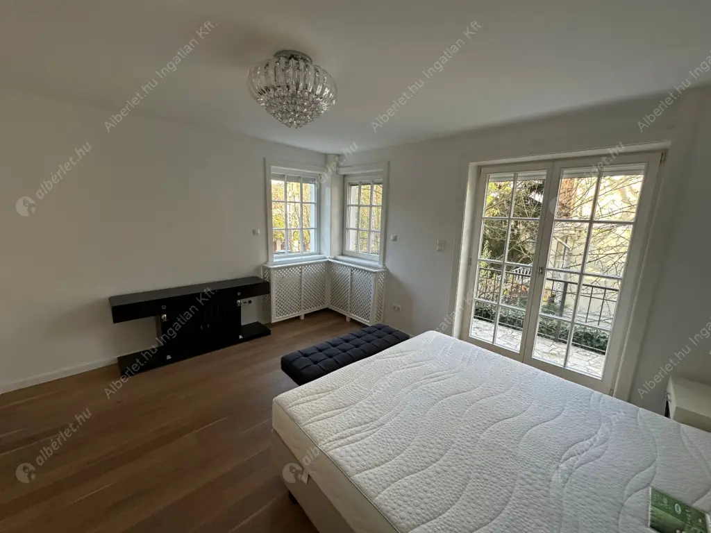 Kiadó albérlet 1154000 Ft/hó áron: Budapest, II. kerület  Tárnok utca. Mérete: 260 nm, 4 szobás | Alberlet.hu - 6578761