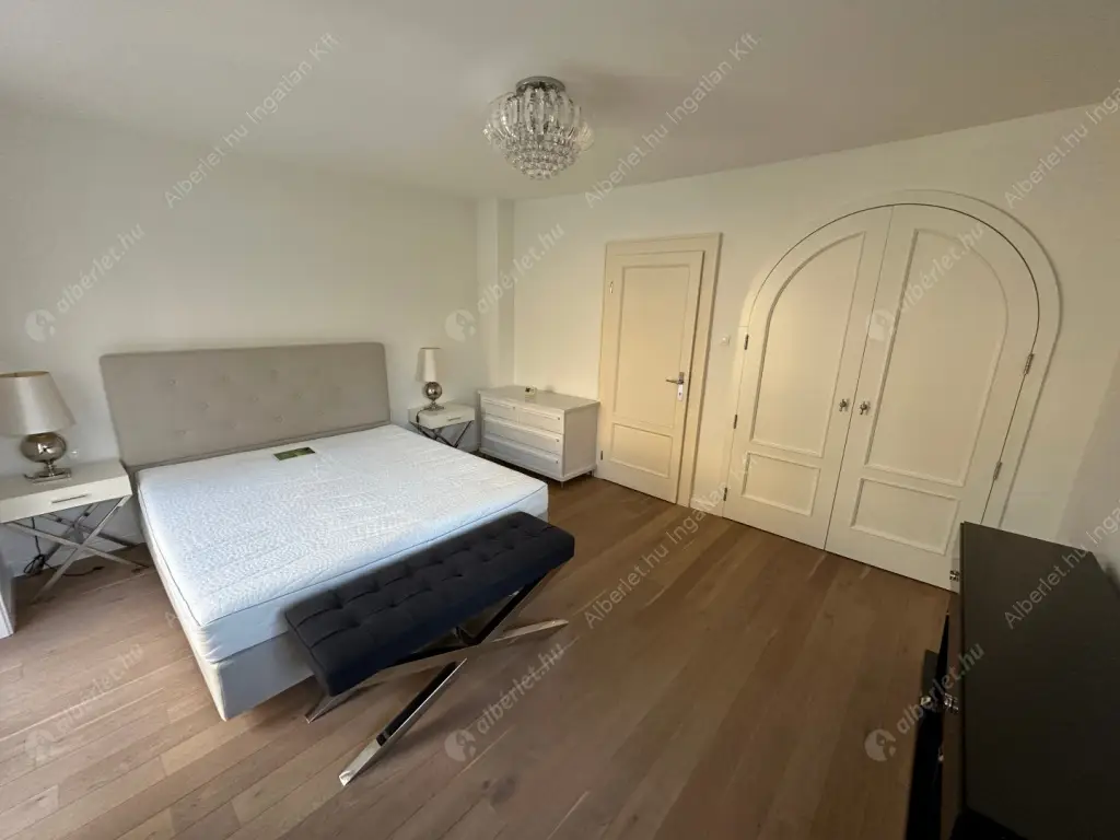 Kiadó albérlet 1154000 Ft/hó áron: Budapest, II. kerület  Tárnok utca. Mérete: 260 nm, 4 szobás | Alberlet.hu - 6578762