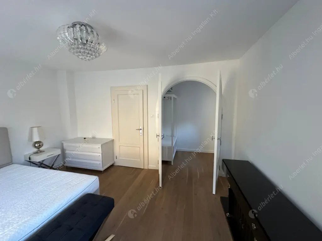 Kiadó albérlet 1154000 Ft/hó áron: Budapest, II. kerület  Tárnok utca. Mérete: 260 nm, 4 szobás | Alberlet.hu - 6578763