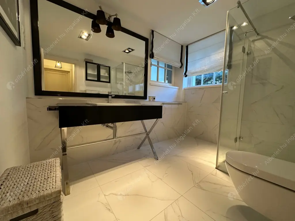 Kiadó albérlet 1154000 Ft/hó áron: Budapest, II. kerület  Tárnok utca. Mérete: 260 nm, 4 szobás | Alberlet.hu - 6578765