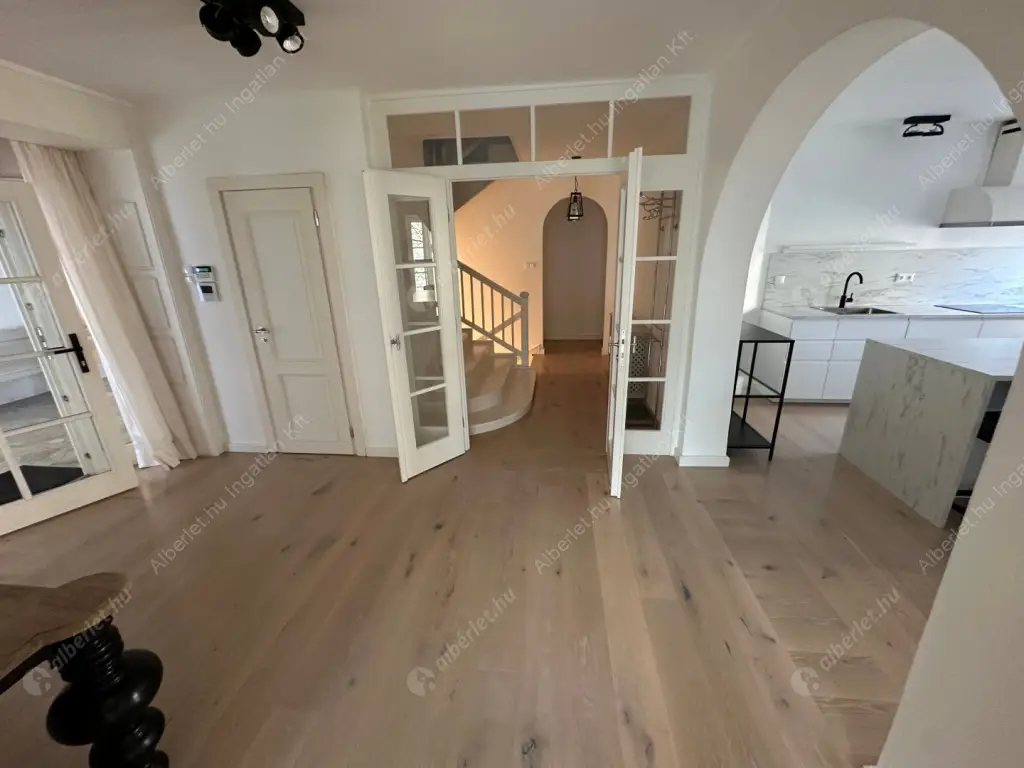 Kiadó albérlet 1154000 Ft/hó áron: Budapest, II. kerület  Tárnok utca. Mérete: 260 nm, 4 szobás | Alberlet.hu - 6578767