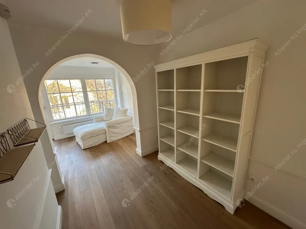 Kiadó albérlet 1154000 Ft/hó áron: Budapest, II. kerület  Tárnok utca. Mérete: 260 nm, 4 szobás | Alberlet.hu - 6578774