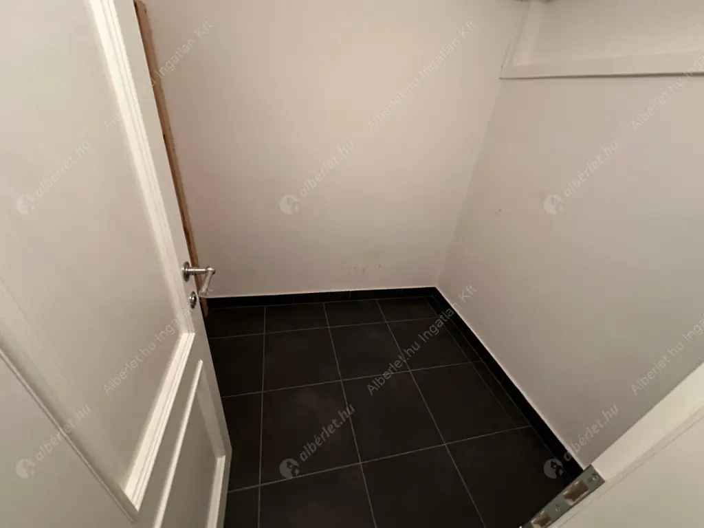 Kiadó albérlet 1154000 Ft/hó áron: Budapest, II. kerület  Tárnok utca. Mérete: 260 nm, 4 szobás | Alberlet.hu - 6578778