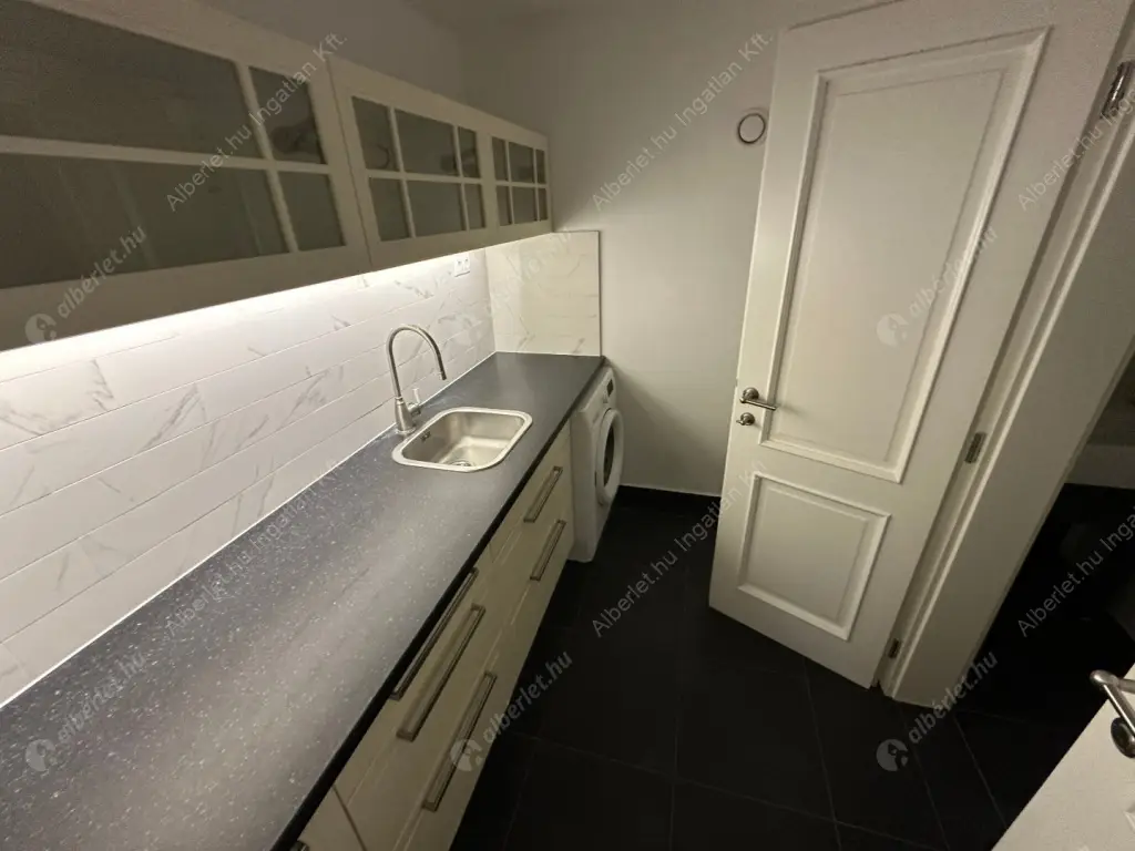 Kiadó albérlet 1154000 Ft/hó áron: Budapest, II. kerület  Tárnok utca. Mérete: 260 nm, 4 szobás | Alberlet.hu - 6578780