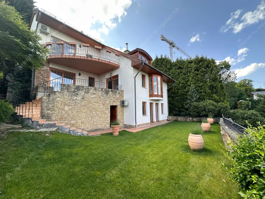 Kiadó albérlet 1169000 Ft/hó áron: Budapest, II. kerület  Turul köz. Mérete: 360 nm, 6 szobás | Alberlet.hu - 6551217