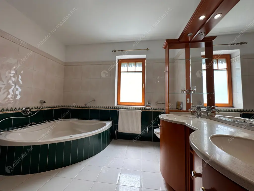 Kiadó albérlet 1169000 Ft/hó áron: Budapest, II. kerület  Turul köz. Mérete: 360 nm, 6 szobás | Alberlet.hu - 6551233