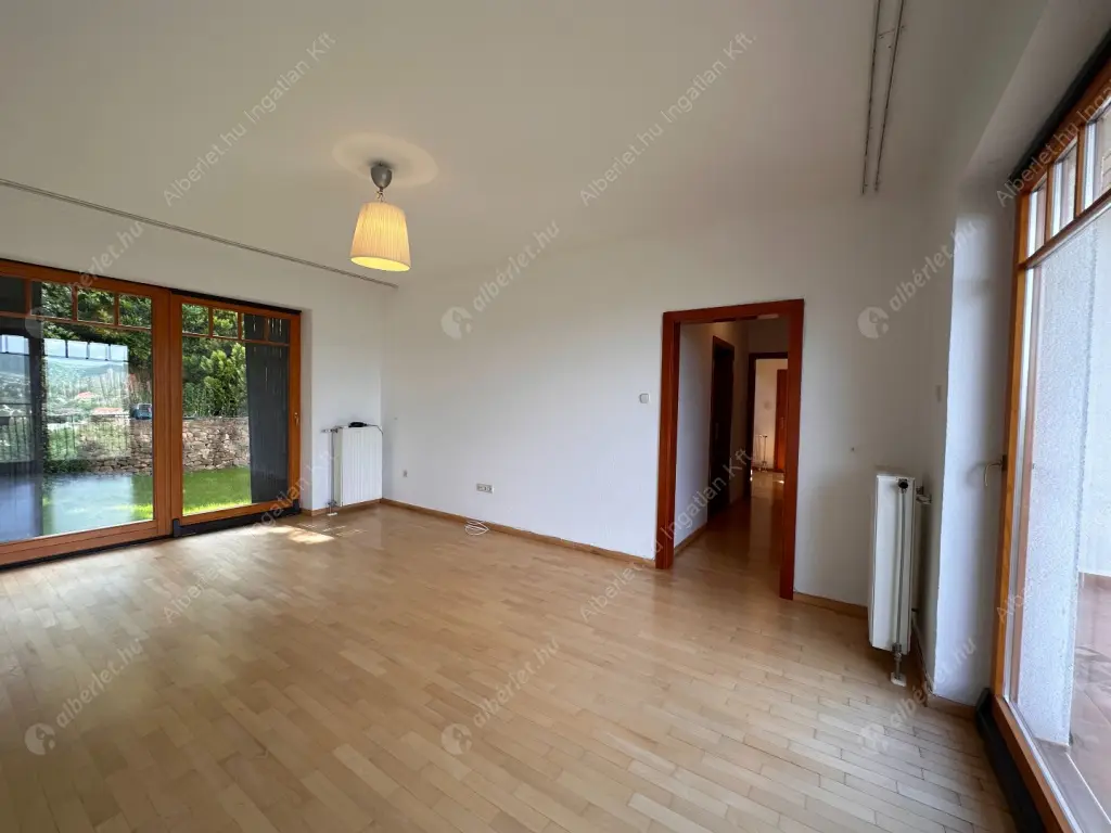 Kiadó albérlet 1169000 Ft/hó áron: Budapest, II. kerület  Turul köz. Mérete: 360 nm, 6 szobás | Alberlet.hu - 6551239