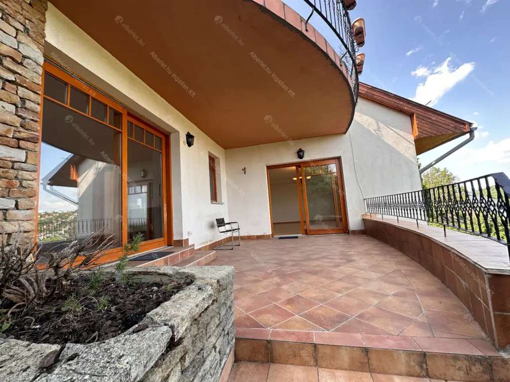 Kiadó albérlet 1144000 Ft/hó áron: Budapest, II. kerület  Turul köz. Mérete: 360 nm, 6 szobás | Alberlet.hu - 6681906