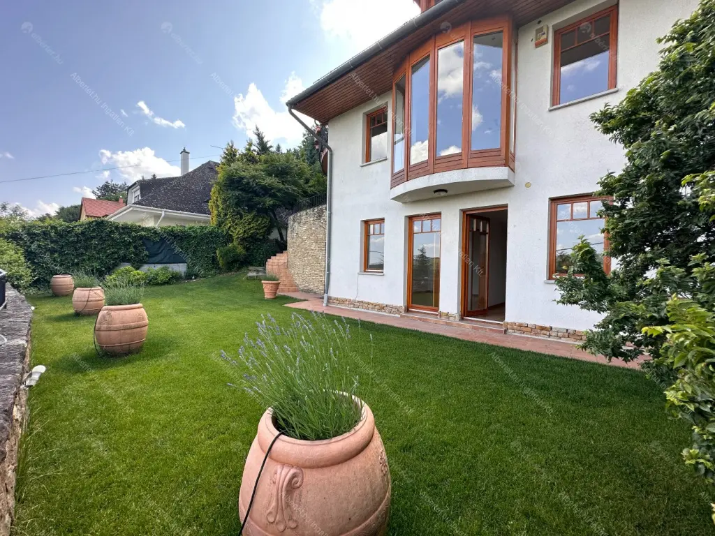 Kiadó albérlet 1144000 Ft/hó áron: Budapest, II. kerület  Turul köz. Mérete: 360 nm, 6 szobás | Alberlet.hu - 6681908