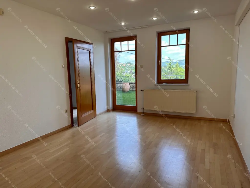 Kiadó albérlet 1144000 Ft/hó áron: Budapest, II. kerület  Turul köz. Mérete: 360 nm, 6 szobás | Alberlet.hu - 6681909