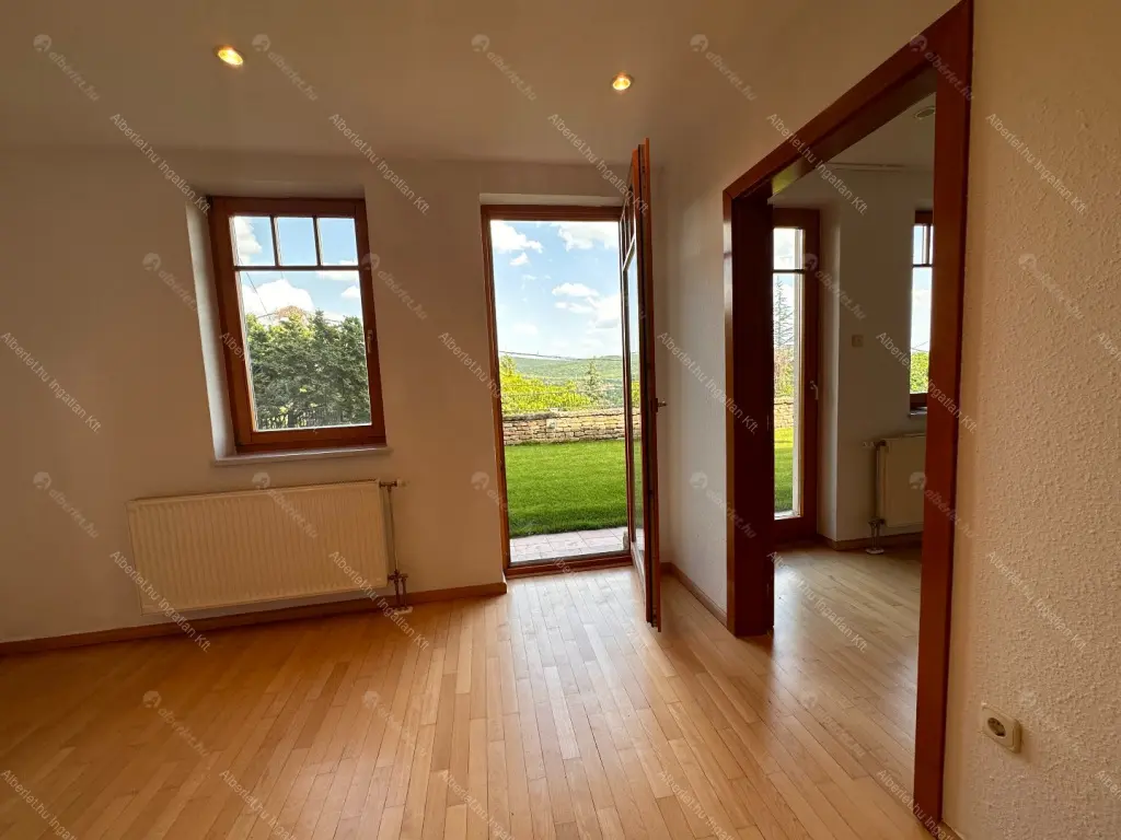 Kiadó albérlet 1144000 Ft/hó áron: Budapest, II. kerület  Turul köz. Mérete: 360 nm, 6 szobás | Alberlet.hu - 6681910