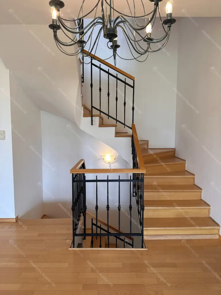 Kiadó albérlet 1144000 Ft/hó áron: Budapest, II. kerület  Turul köz. Mérete: 360 nm, 6 szobás | Alberlet.hu - 6681920