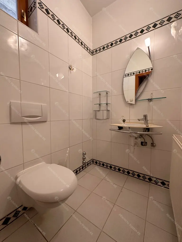 Kiadó albérlet 1144000 Ft/hó áron: Budapest, II. kerület  Turul köz. Mérete: 360 nm, 6 szobás | Alberlet.hu - 6681925