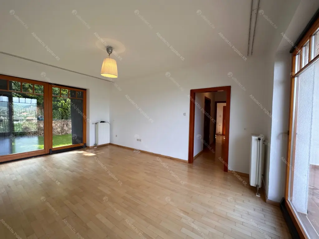 Kiadó albérlet 1144000 Ft/hó áron: Budapest, II. kerület  Turul köz. Mérete: 360 nm, 6 szobás | Alberlet.hu - 6681928