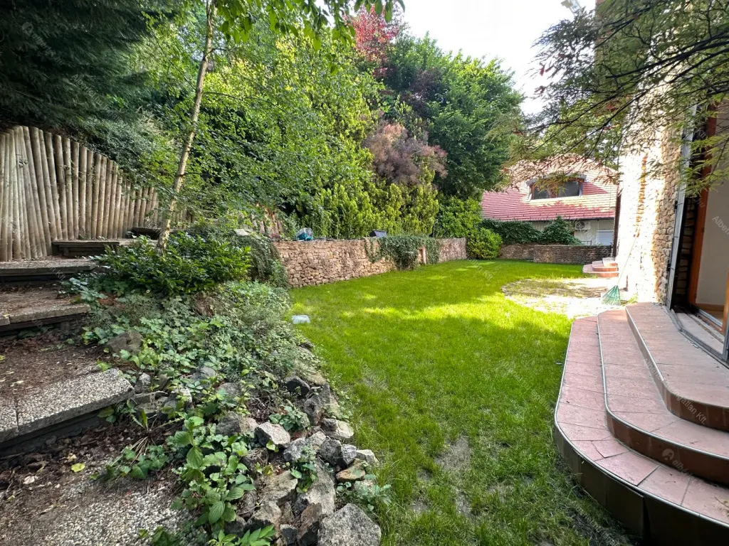 Kiadó albérlet 1144000 Ft/hó áron: Budapest, II. kerület  Turul köz. Mérete: 360 nm, 6 szobás | Alberlet.hu - 6681929