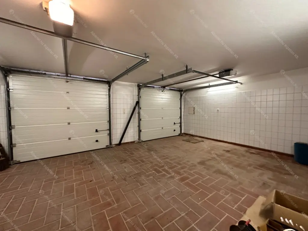 Kiadó albérlet 1144000 Ft/hó áron: Budapest, II. kerület  Turul köz. Mérete: 360 nm, 6 szobás | Alberlet.hu - 6681934