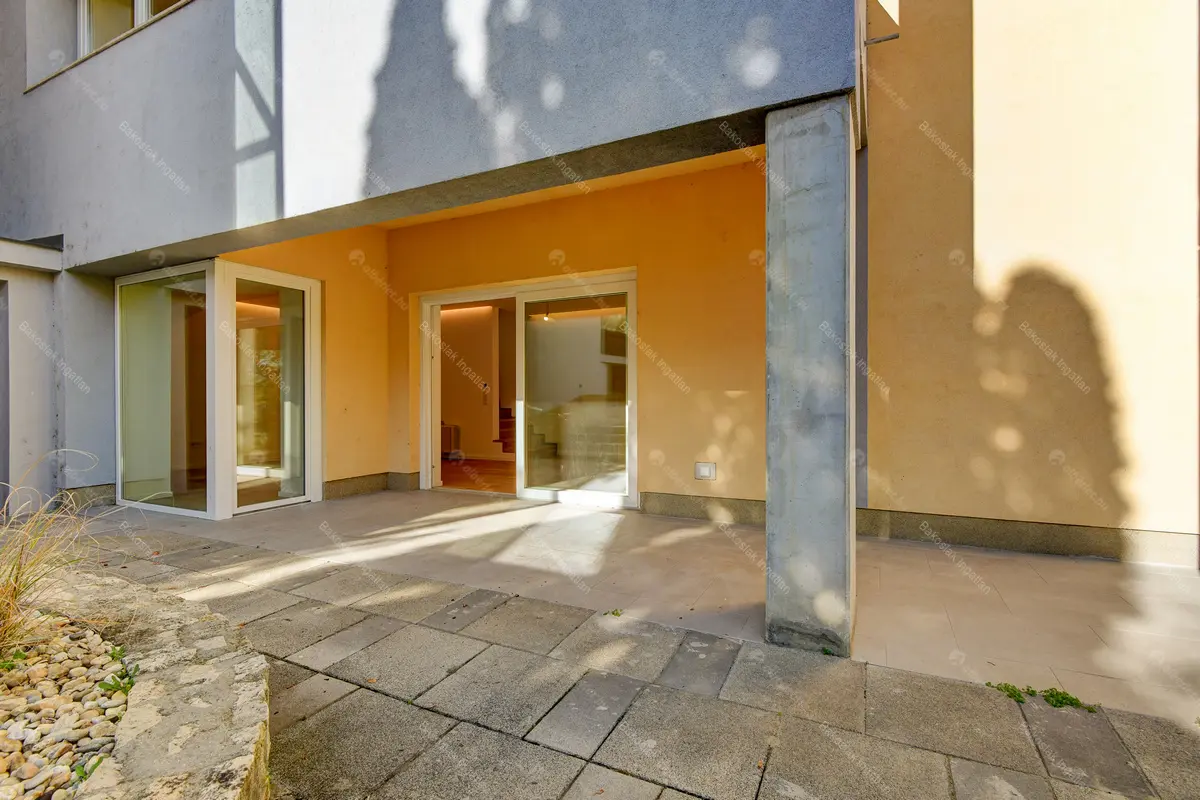 Kiadó albérlet 1148000 Ft/hó áron: Budapest, II. kerület  Vérhalom utca. Mérete: 190 nm, 4 szobás | Alberlet.hu - 6691451