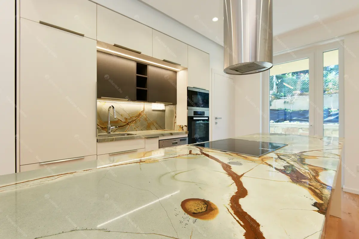 Kiadó albérlet 1148000 Ft/hó áron: Budapest, II. kerület  Vérhalom utca. Mérete: 190 nm, 4 szobás | Alberlet.hu - 6691453