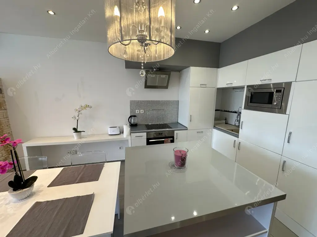 Kiadó albérlet 854000 Ft/hó áron: Budapest, II. kerület  Vihorlát utca. Mérete: 95 nm, 3 szobás | Alberlet.hu - 6518199