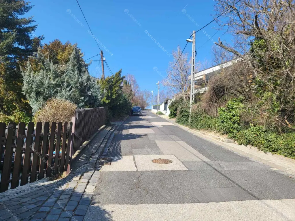 Kiadó albérlet 500000 Ft/hó áron: Budapest, II. kerület  Vöröstorony lejtő. Mérete: 100 nm, 3 szobás | Alberlet.hu - 6676271