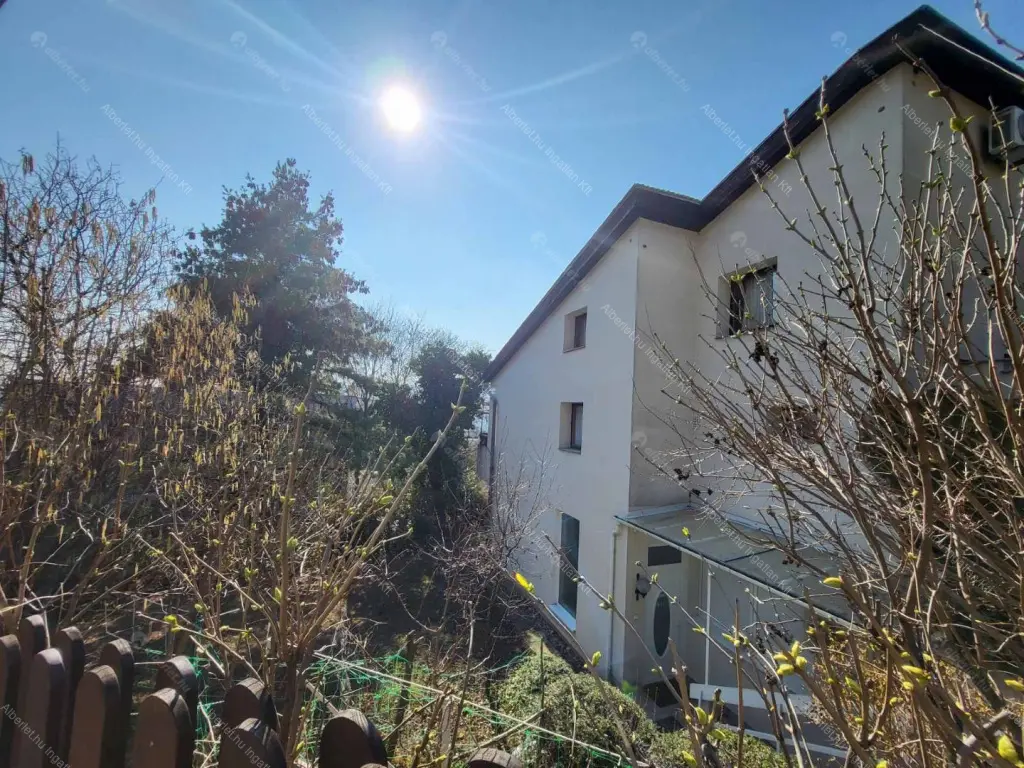 Kiadó albérlet 500000 Ft/hó áron: Budapest, II. kerület  Vöröstorony lejtő. Mérete: 100 nm, 3 szobás | Alberlet.hu - 6676273