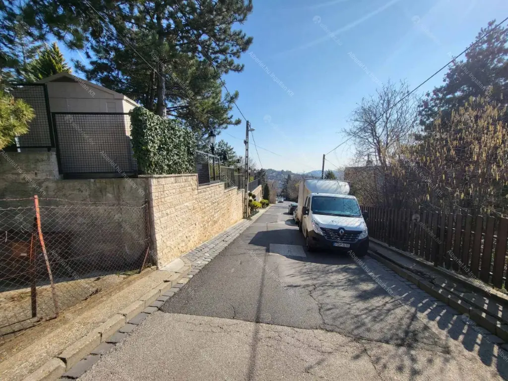 Kiadó albérlet 500000 Ft/hó áron: Budapest, II. kerület  Vöröstorony lejtő. Mérete: 100 nm, 3 szobás | Alberlet.hu - 6676276