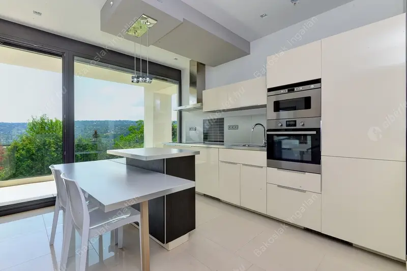 Kiadó albérlet 970000 Ft/hó áron: Budapest, II. kerület  Vöröstorony utca. Mérete: 135 nm, 4 szobás | Alberlet.hu - 6544108