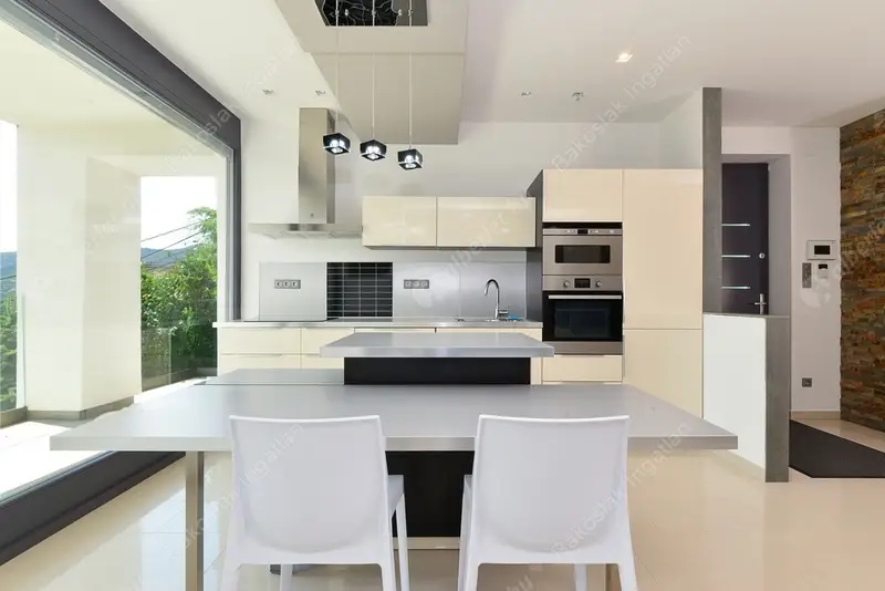 Kiadó albérlet 970000 Ft/hó áron: Budapest, II. kerület  Vöröstorony utca. Mérete: 135 nm, 4 szobás | Alberlet.hu - 6544109