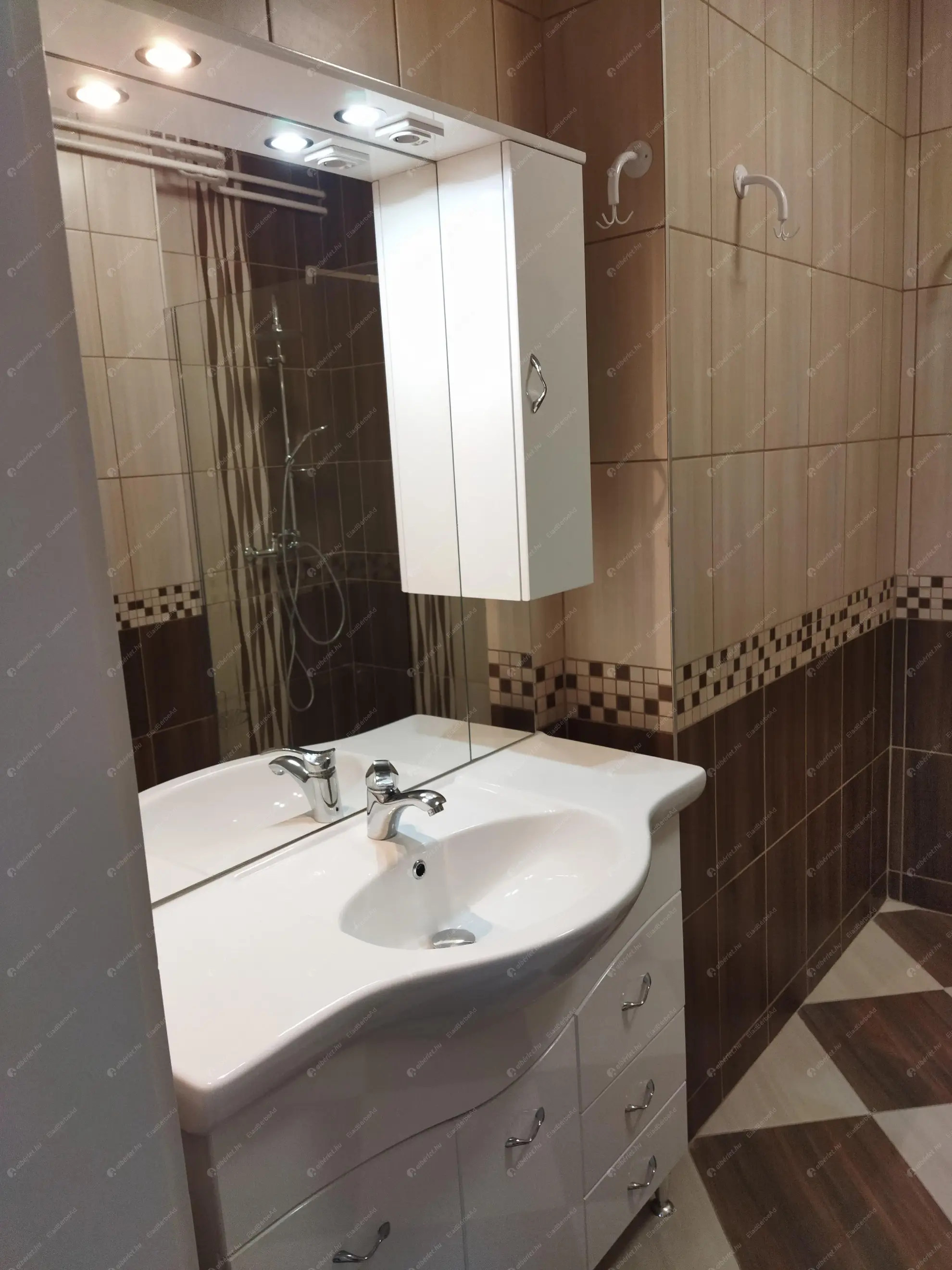 Kiadó albérlet 929000 Ft/hó áron: Budapest, II. kerület  Zöldkő utca. Mérete: 230 nm, 4 szobás | Alberlet.hu - 6605175