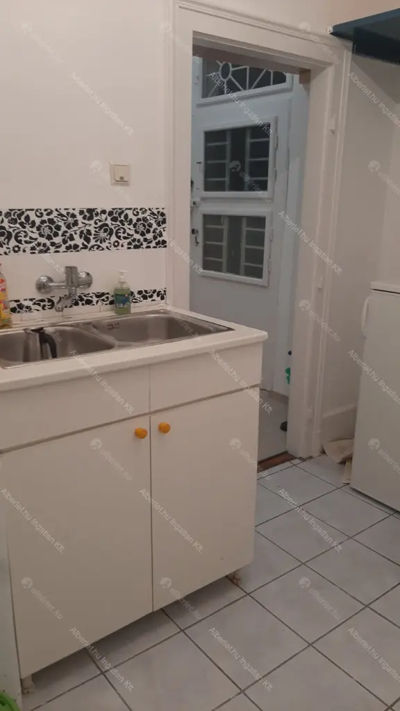 Kiadó albérlet 175000 Ft/hó áron: Budapest, III. kerület  Bécsi út. Mérete: 32 nm, 1 szobás | Alberlet.hu - 6640486