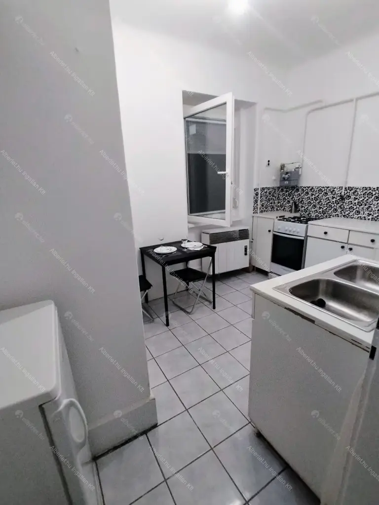 Kiadó albérlet 175000 Ft/hó áron: Budapest, III. kerület  Bécsi út. Mérete: 32 nm, 1 szobás | Alberlet.hu - 6655217