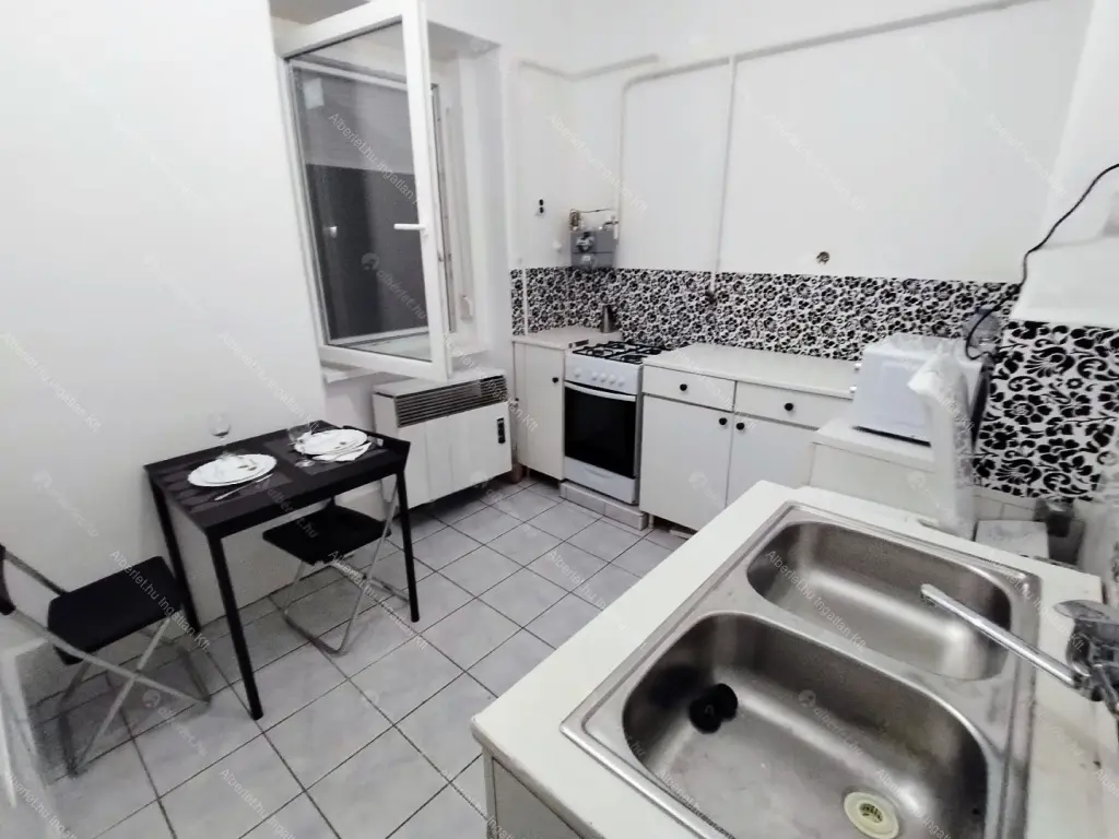 Kiadó albérlet 175000 Ft/hó áron: Budapest, III. kerület  Bécsi út. Mérete: 32 nm, 1 szobás | Alberlet.hu - 6655224