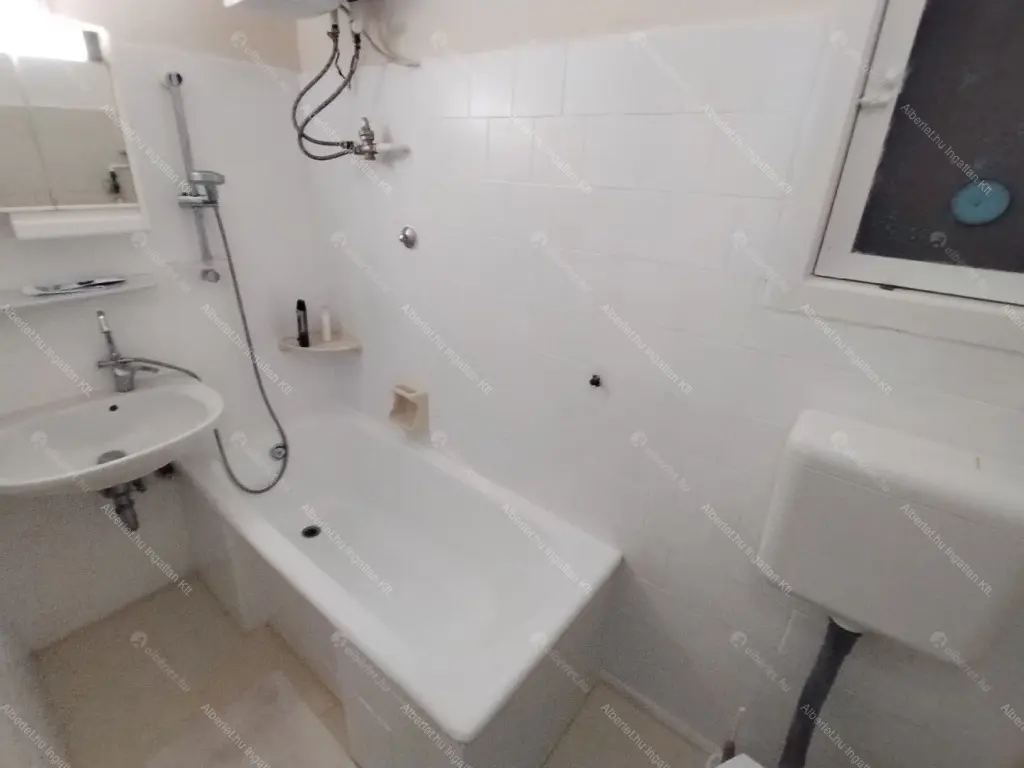 Kiadó albérlet 175000 Ft/hó áron: Budapest, III. kerület  Bécsi út. Mérete: 32 nm, 1 szobás | Alberlet.hu - 6655231