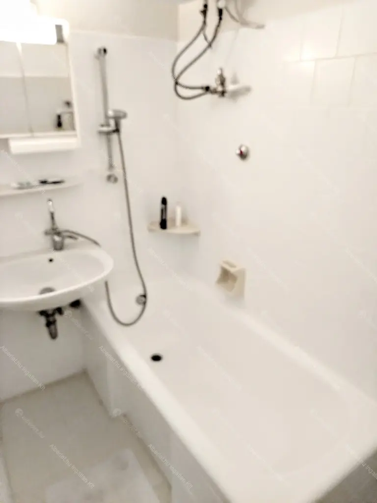 Kiadó albérlet 175000 Ft/hó áron: Budapest, III. kerület  Bécsi út. Mérete: 32 nm, 1 szobás | Alberlet.hu - 6655232