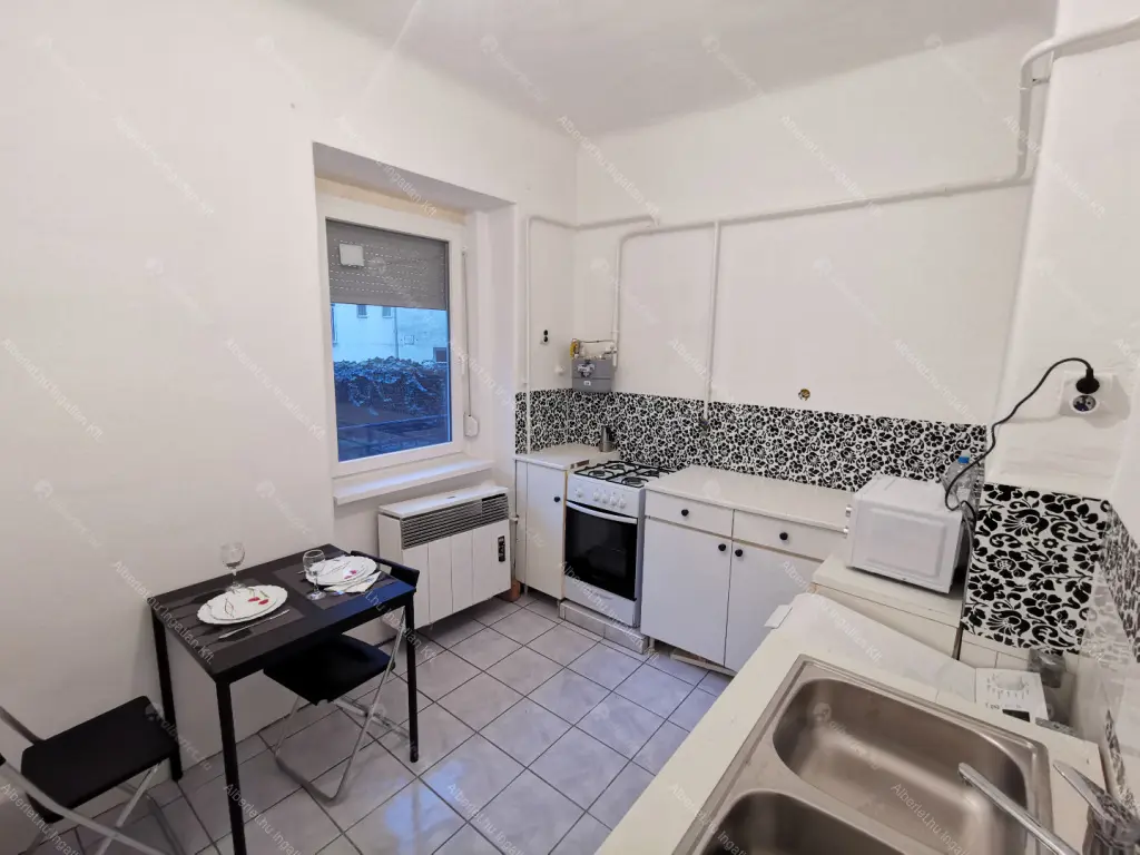 Kiadó albérlet 175000 Ft/hó áron: Budapest, III. kerület  Bécsi út. Mérete: 32 nm, 1 szobás | Alberlet.hu - 6655235