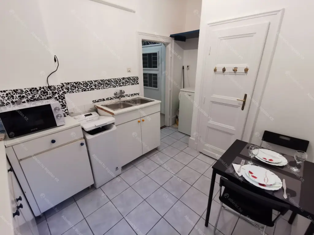 Kiadó albérlet 175000 Ft/hó áron: Budapest, III. kerület  Bécsi út. Mérete: 32 nm, 1 szobás | Alberlet.hu - 6655236