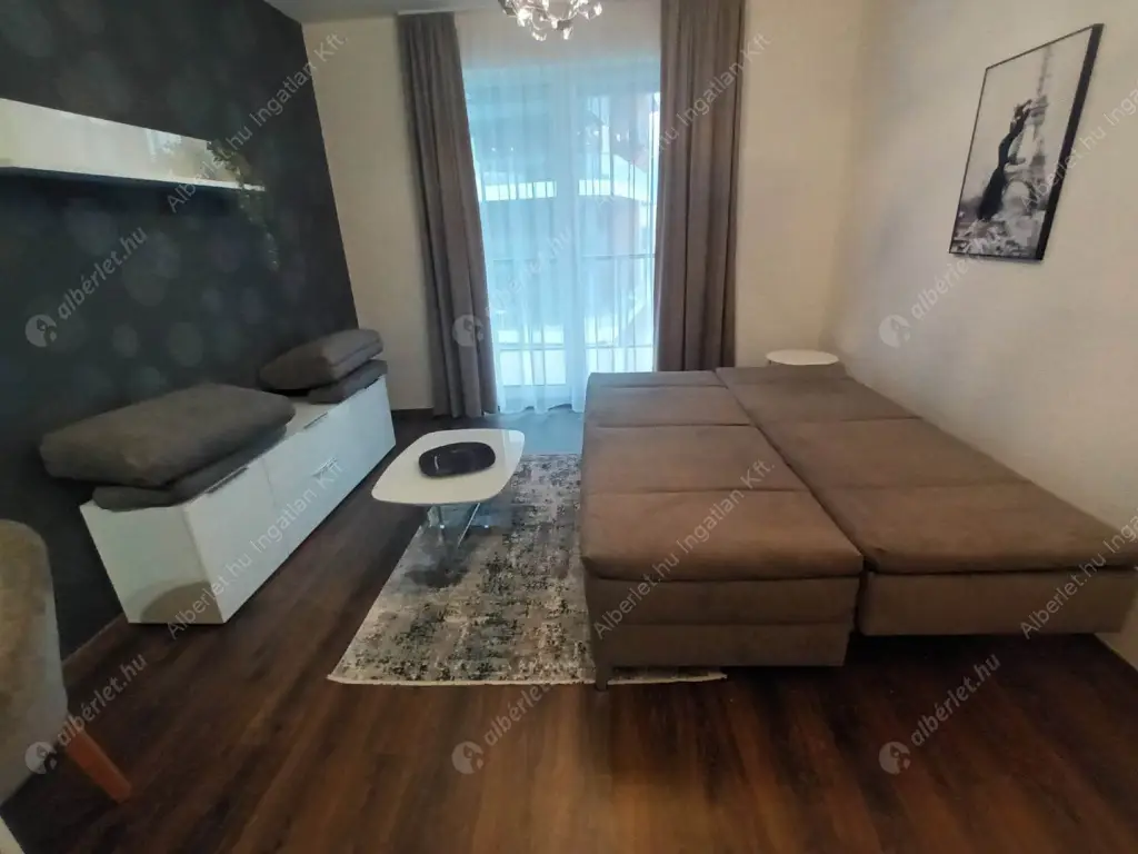 Kiadó albérlet 270000 Ft/hó áron: Budapest, III. kerület  Bogdáni út. Mérete: 30 nm, 1 szobás | Alberlet.hu - 6588219