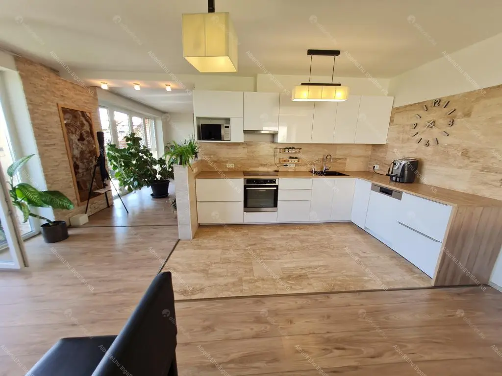 Kiadó albérlet 1300000 Ft/hó áron: Budapest, III. kerület  Éden utca. Mérete: 380 nm, 7 szobás | Alberlet.hu - 6669387