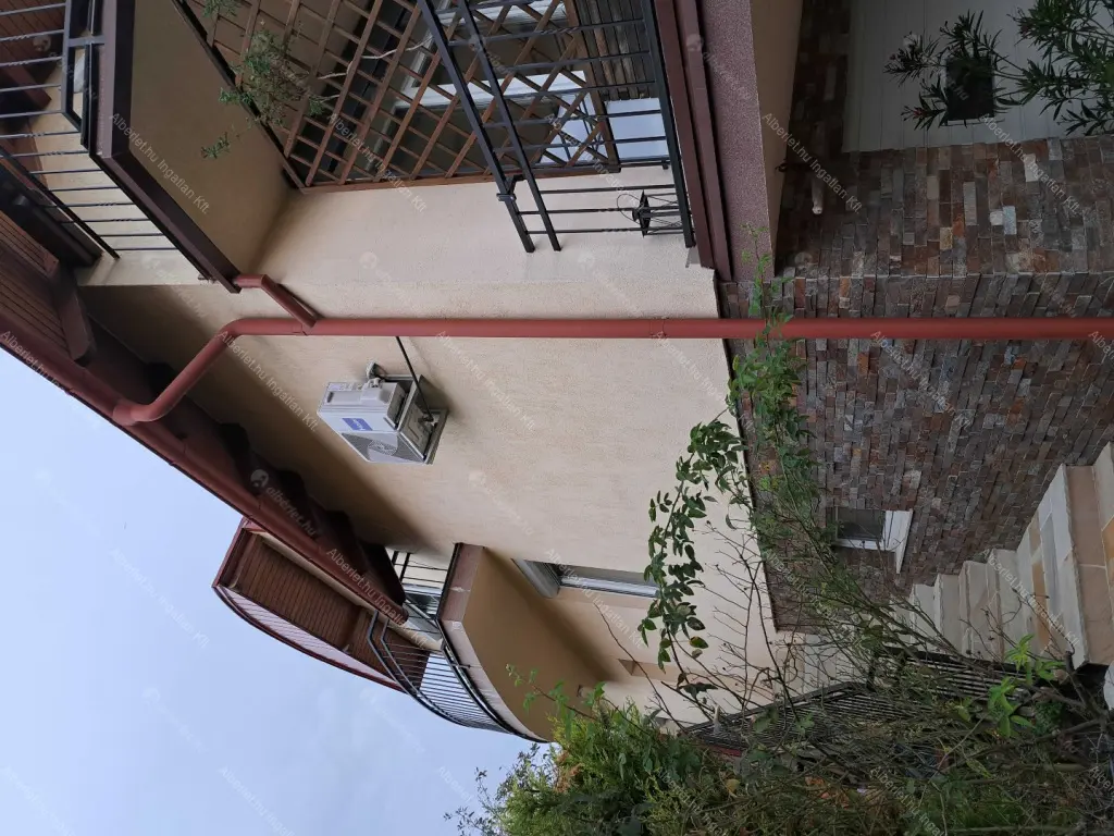 Kiadó albérlet 1300000 Ft/hó áron: Budapest, III. kerület  Éden utca. Mérete: 380 nm, 7 szobás | Alberlet.hu - 6669401