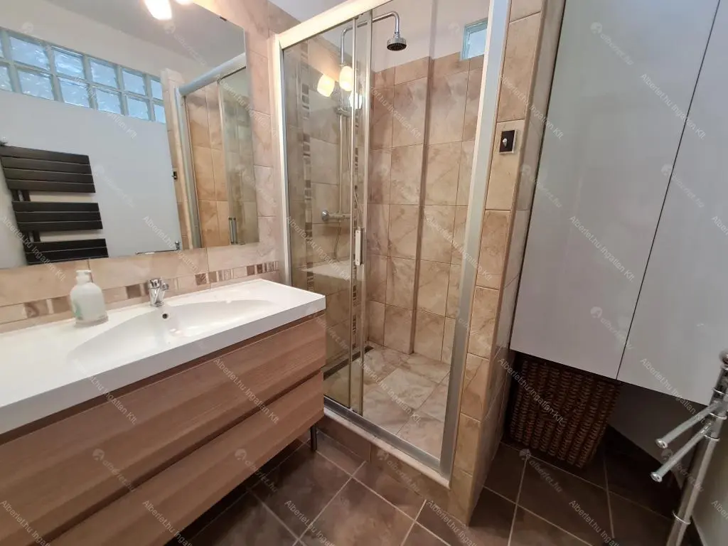 Kiadó albérlet 1300000 Ft/hó áron: Budapest, III. kerület  Éden utca. Mérete: 380 nm, 7 szobás | Alberlet.hu - 6682580