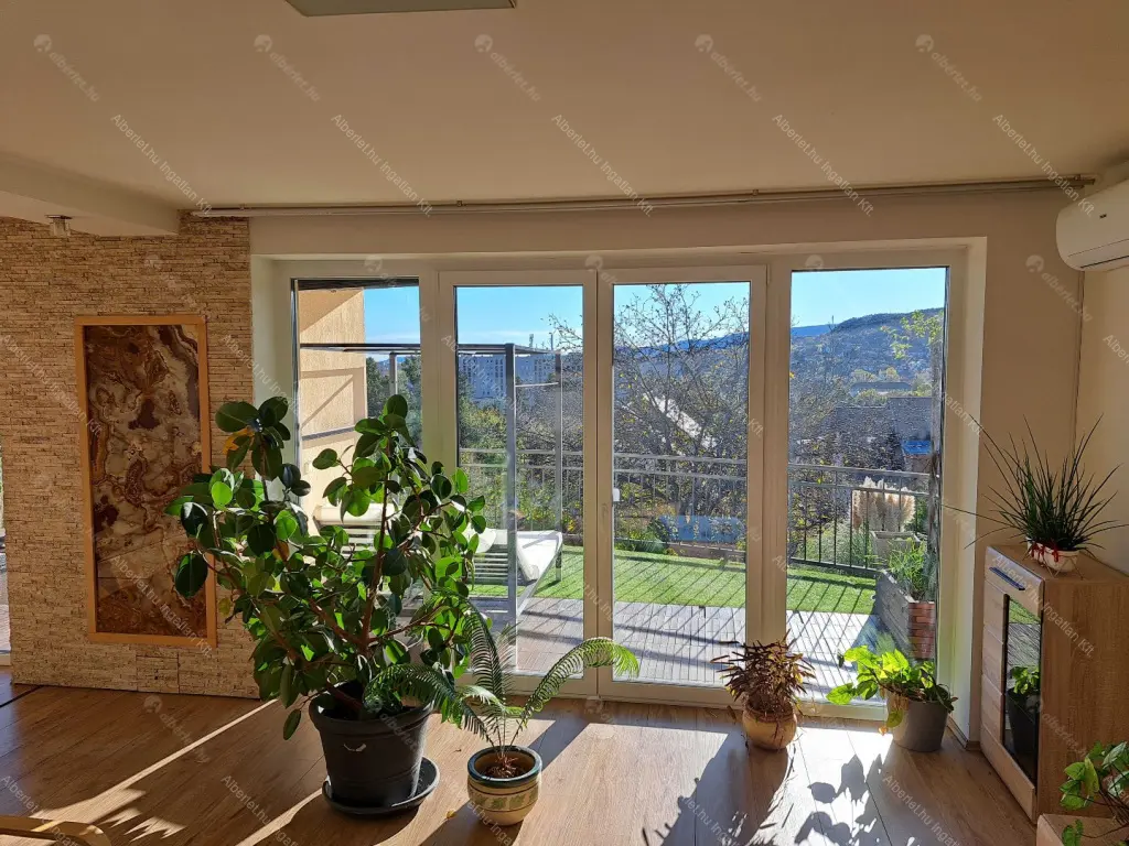 Kiadó albérlet 1300000 Ft/hó áron: Budapest, III. kerület  Éden utca. Mérete: 380 nm, 7 szobás | Alberlet.hu - 6682587